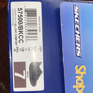 QUANTITY OF  Skechers Shape Ups Men 7, New in box.